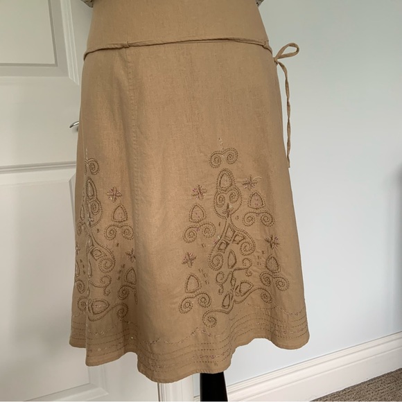 TAN LINEN & RAYON A-LINE MIDI SKIRT WITH SEQUIN EMBROIDERY / 14 - Picture 1 of 6